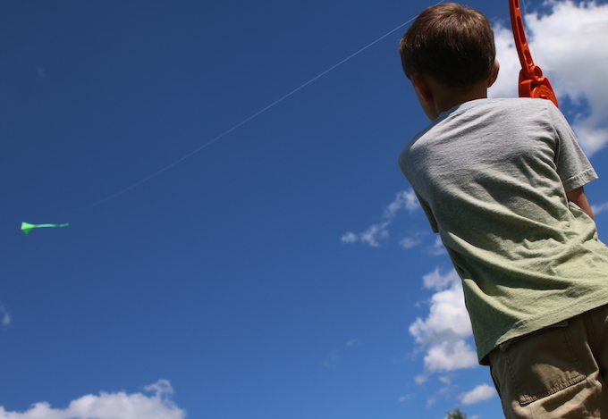 fly a kite with ease