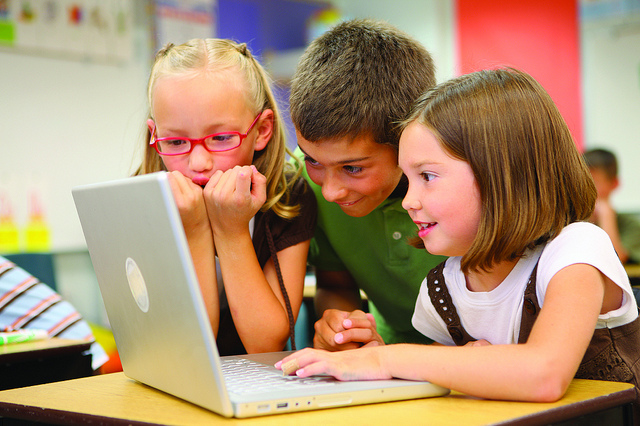Why and How Parents Should Safeguard Their Kids’ Online Activities