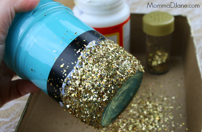 add glitter to mason jar