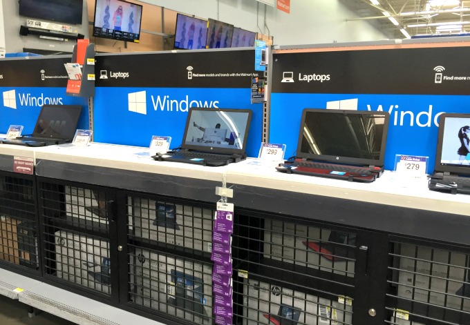 HP laptop in store photo