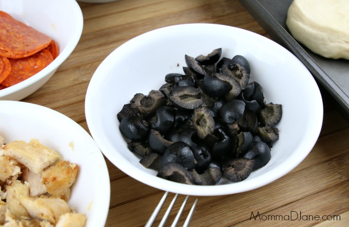 black olives for pizza