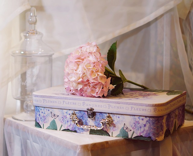 Decorate Your Room Like Audrey Hepburn’s in “Breakfast at Tiffany’s” with These Tips