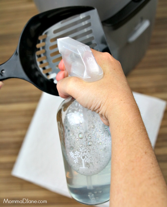 non-toxic litter box cleaner