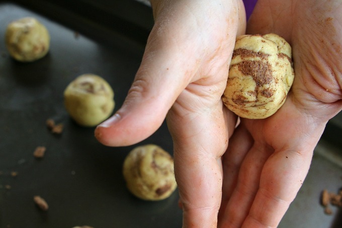 roll-cinnamon-rolls-into-balls
