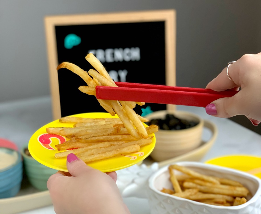 place French fries on plate